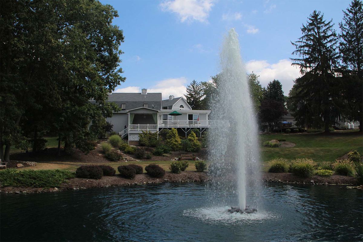 Comet Floating Lake Fountains